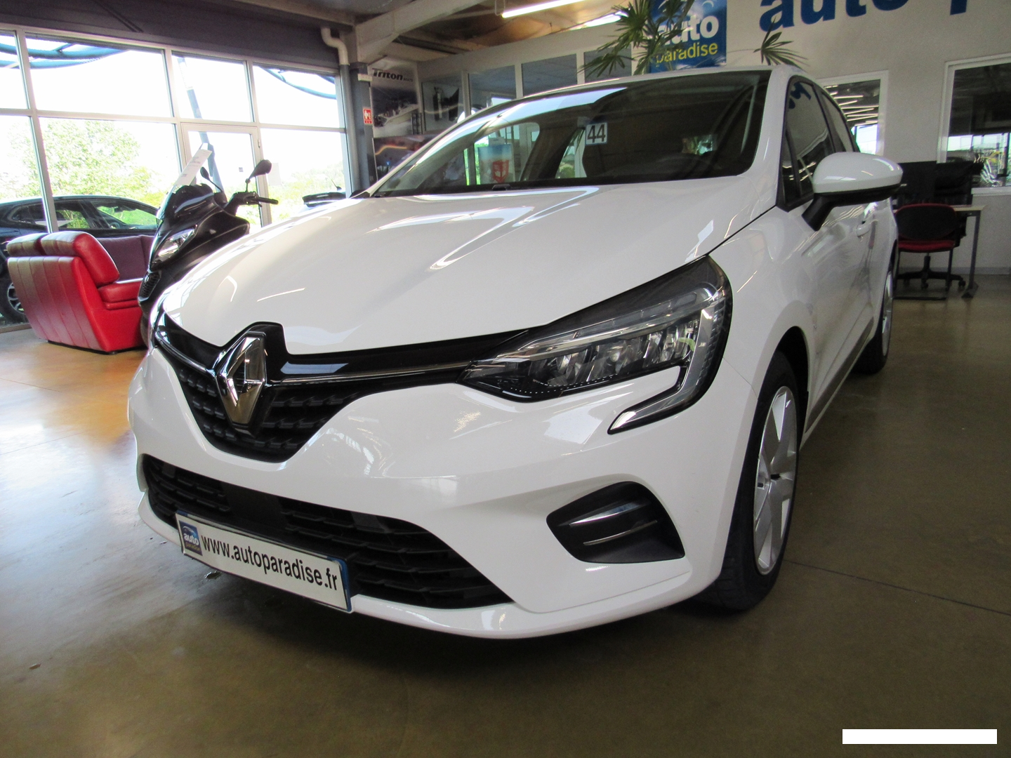 Photo de l'annonce RENAULT CLIO 0NFMN2W7fWb0U8tm6hwY