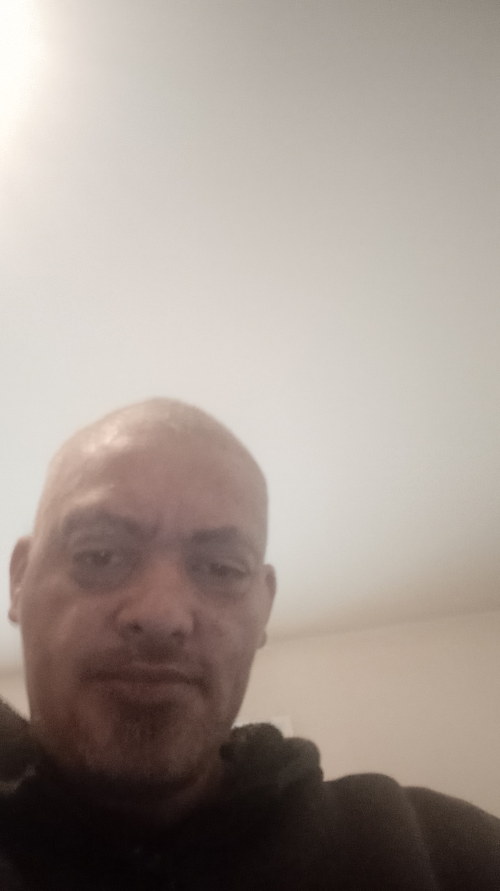 Photo de l'annonce Couple désire rencontrer femme belle poitrine sur st herb... 40db66a7959541c3e1d9