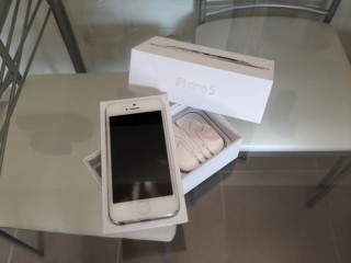 la petite annonce Iphone 5 sur Sibesoin.com / nantes (44000)