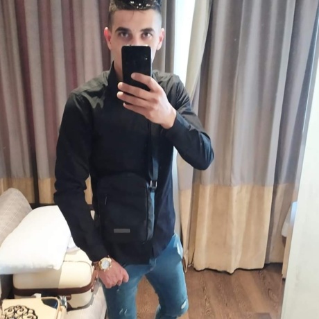 Bonjour je cherche une relation 