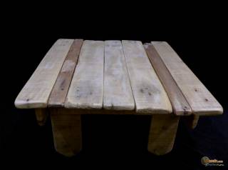 la petite annonce Table basse Flottée carrée sur Sibesoin.com / POULDREUZIC (29710)