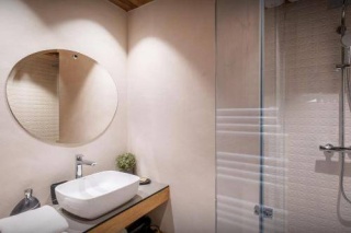 Sibesoin.com petite annonce gratuite 5 Chalet avec piscine interieure et vue sur la riviere