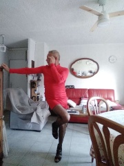 Sibesoin.com petite annonce gratuite 4 J'adore la mode au f&eacute;minin , jupe, robe, collant, talon haut