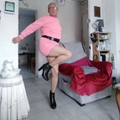 Sibesoin.com petite annonce gratuite 9 J'adore la mode au f&eacute;minin , jupe, robe, collant, talon haut