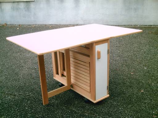Photo de l'annonce Table d'appoint en pin  avec ses 4 chaises GngpQHJDobZJ6n0cu4MT