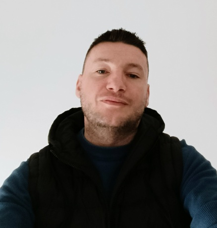 Homme de 40 ans cherche relation a 3
