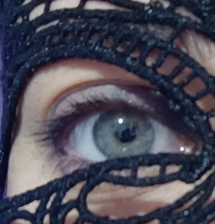 Dominatrice pulpeuse et autoritaire