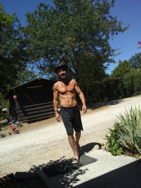 Sibesoin.com petite annonce gratuite Beau gosse 51 ans
