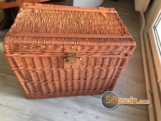 la petite annonce Malle ancienne en osier sur Sibesoin.com / Bois d'Arcy
