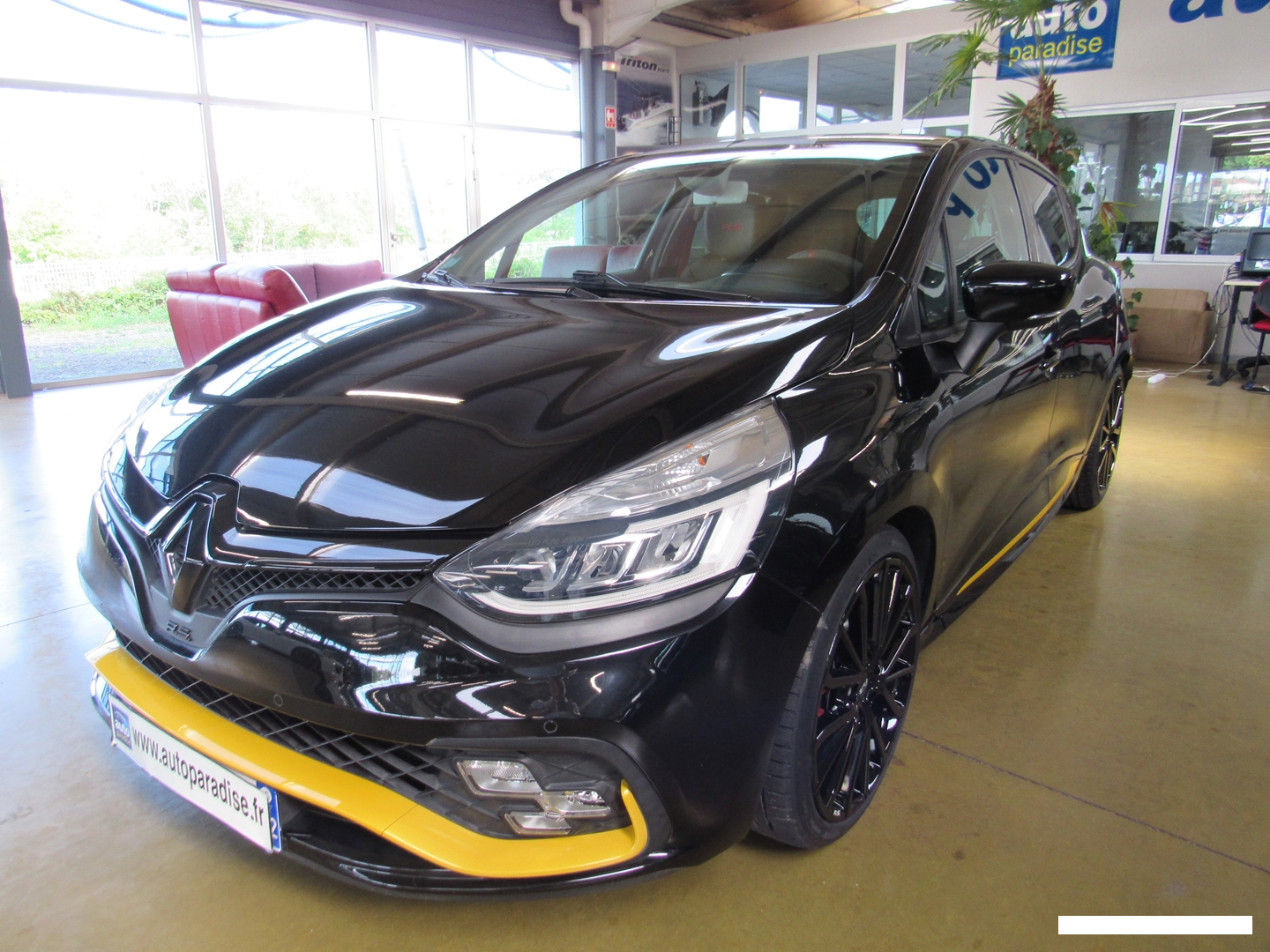 Photo de l'annonce RENAULT CLIO kCpJGXwWqtWab3J85TFy