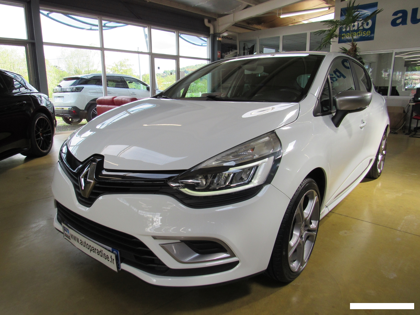 Photo de l'annonce RENAULT CLIO x9pei7A5qQejZX3cCV0s