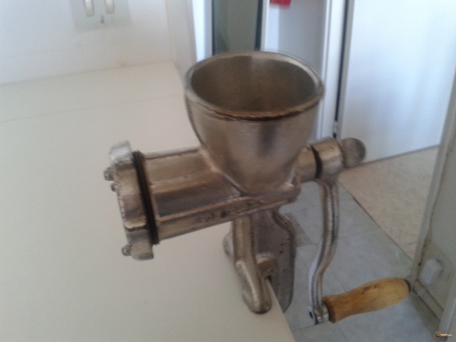 Sibesoin.com petite annonce gratuite Hachoir manuel